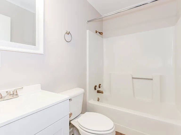 1571131_028_bathroom_13256361.jpg