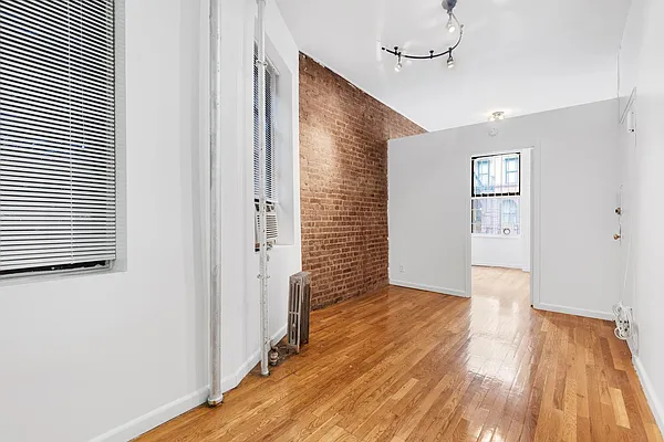 Rented by Cooper & Cooper Real Estate | media 8