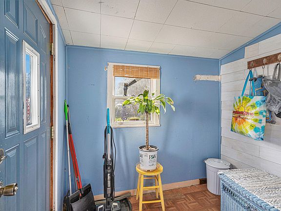 5th image of 208 King St