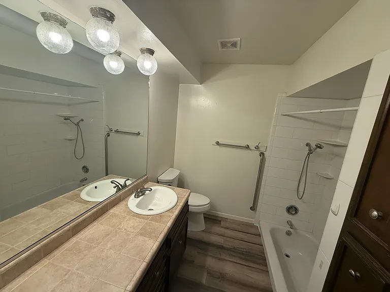 940 W East Ave #4 — Photo 5