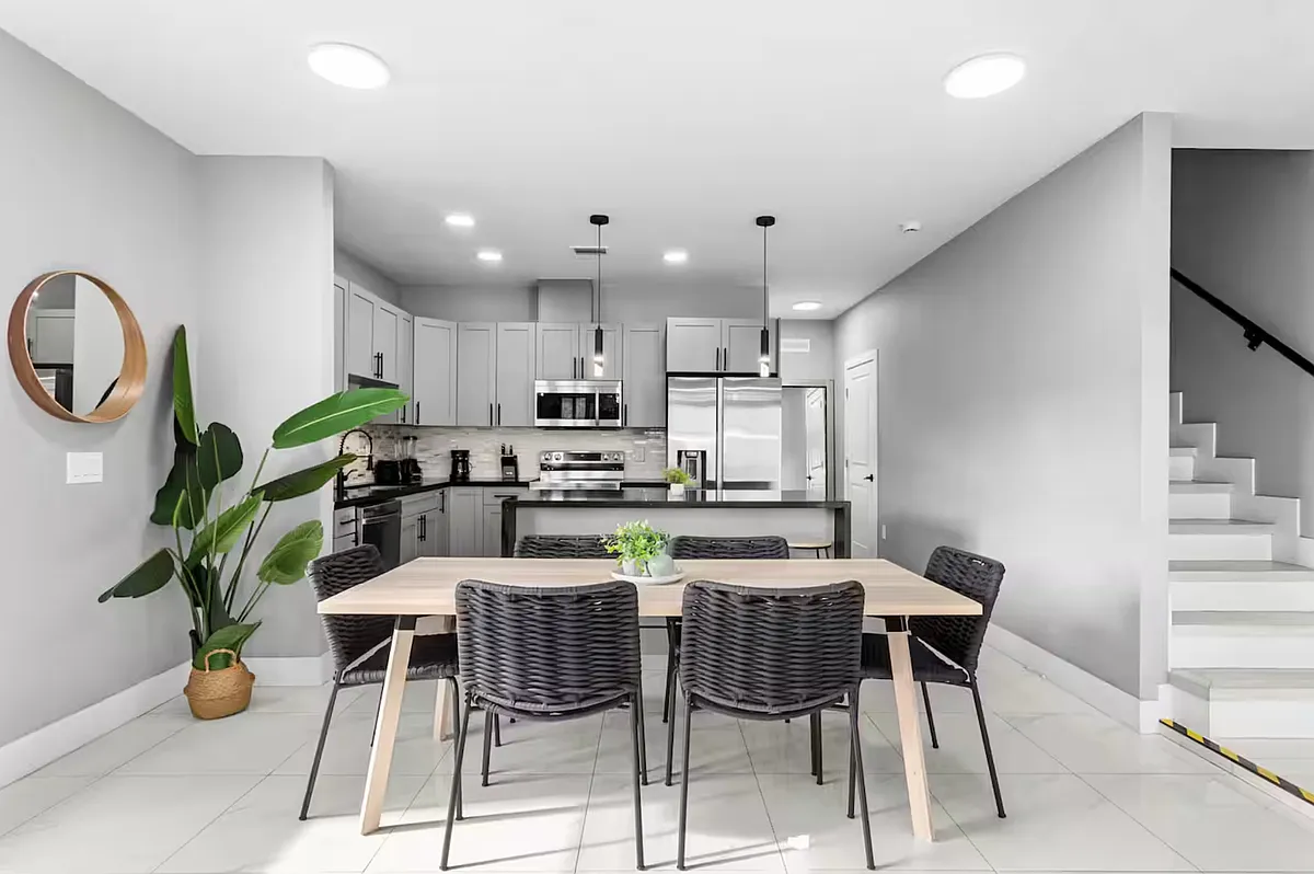 Building Photo - 1220 NW 30th St #2A