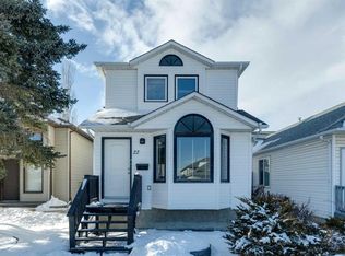 22 E Hunterhorn Cres NE, Calgary, AB T2K 6J4