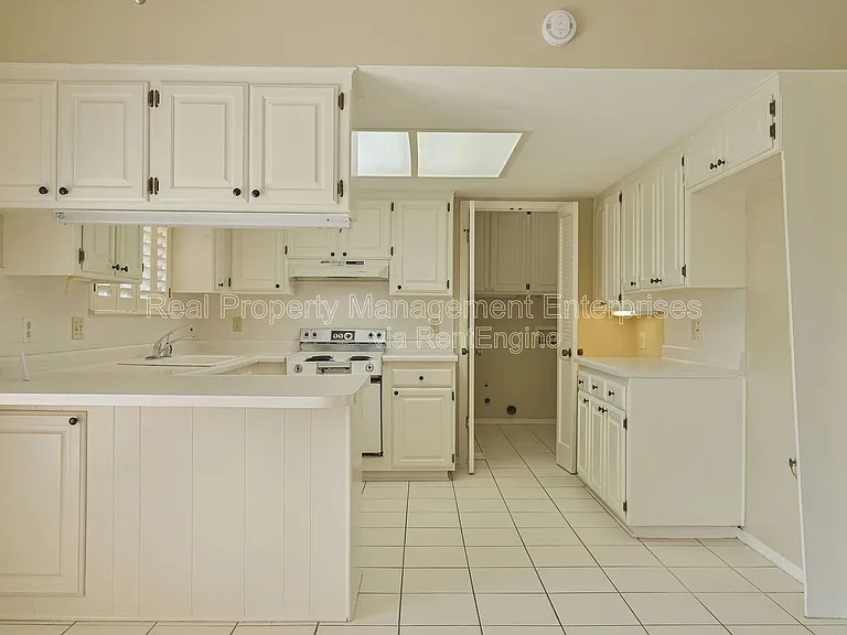 7016 Stonycreek Dr — Photo 10