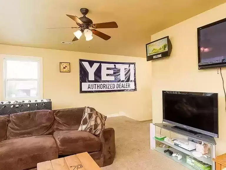 1144 N Vista Pl — Photo 16