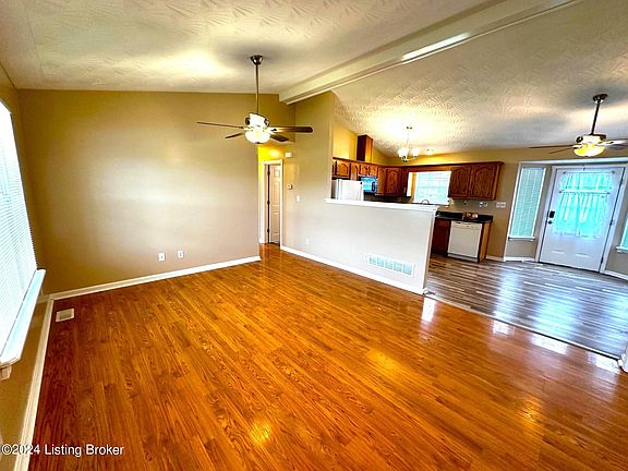 5th image of 106 Drake Dr