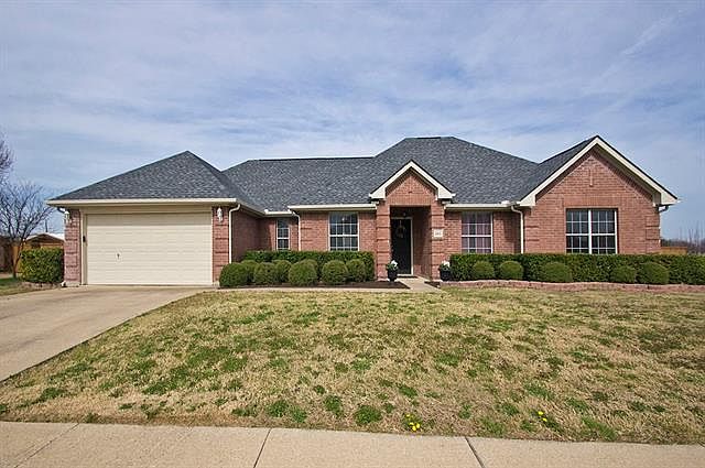 1st image of 850 Crestview Ln