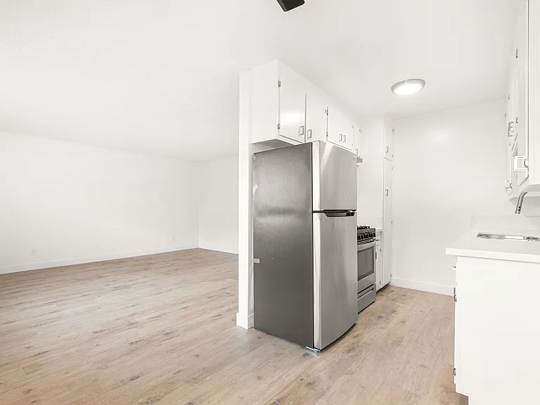 5330 Corteen Pl — Photo 14