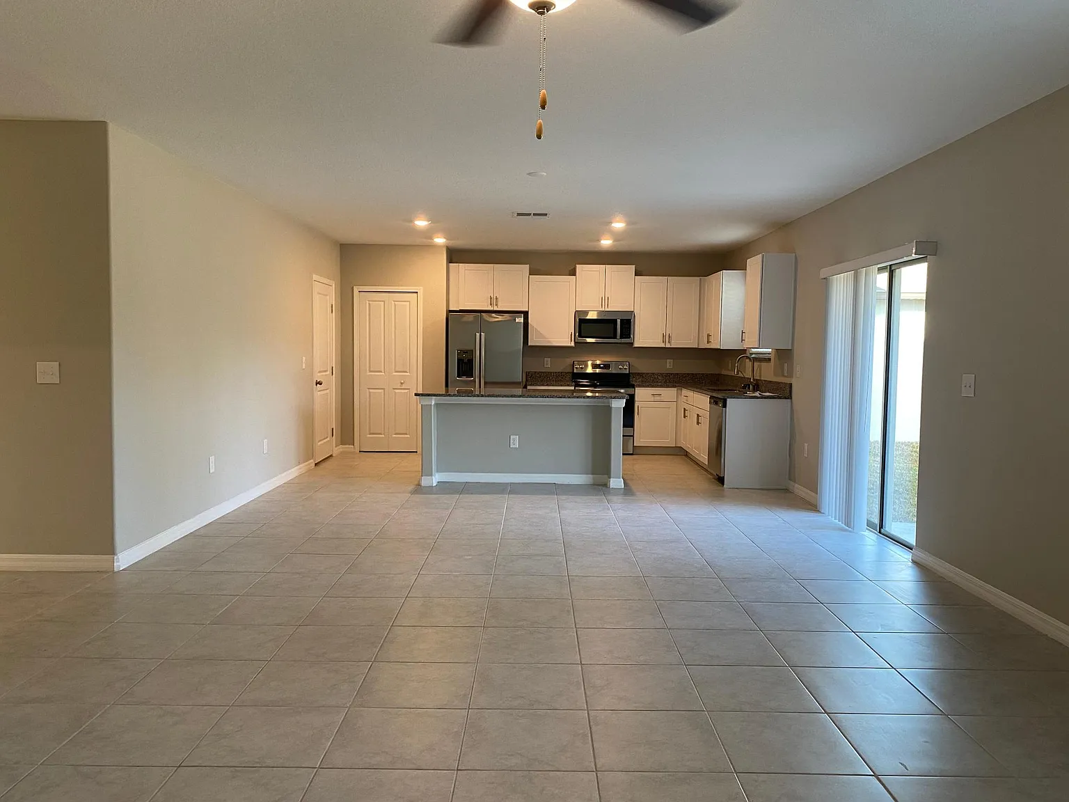 4 bed, 2.5 bath, 2584 sqft, $2,589 — Photo 2