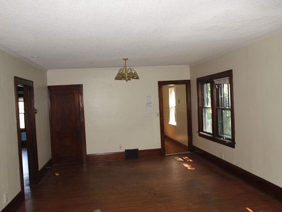 3rd image of 3954 Sheridan Ave N