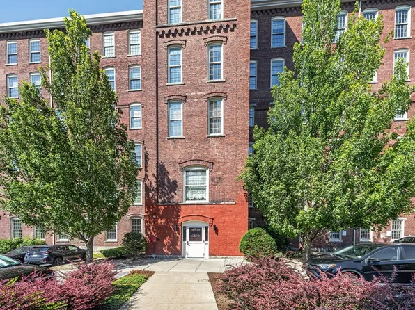 52 Lawrence Dr APT 507, Lowell, MA 01854
