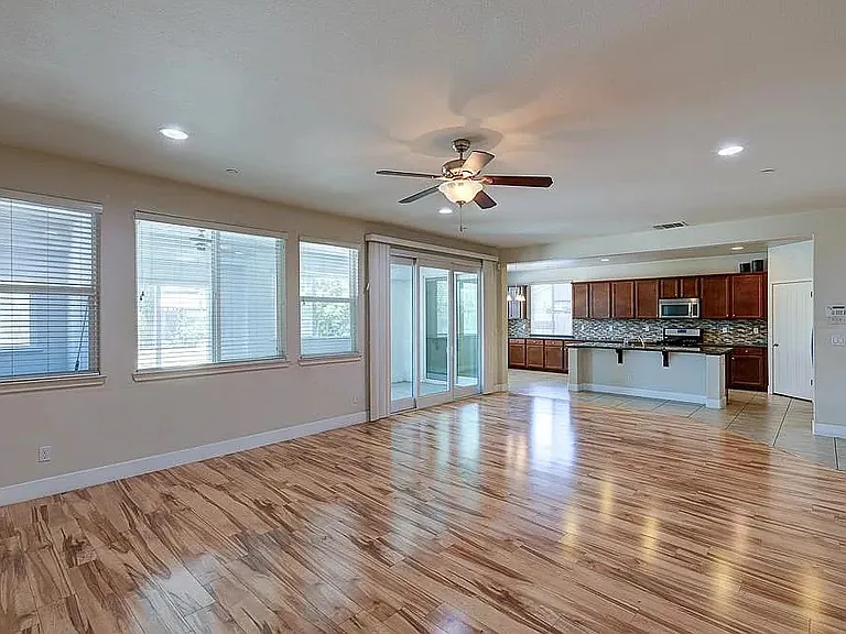 3669 N Clover Ave — Photo 2