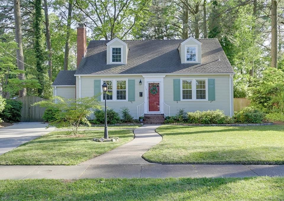 Located in Riverpoint, this charming cape cod home is ideally located near the base, downtown, medical facilities, and the interstate
