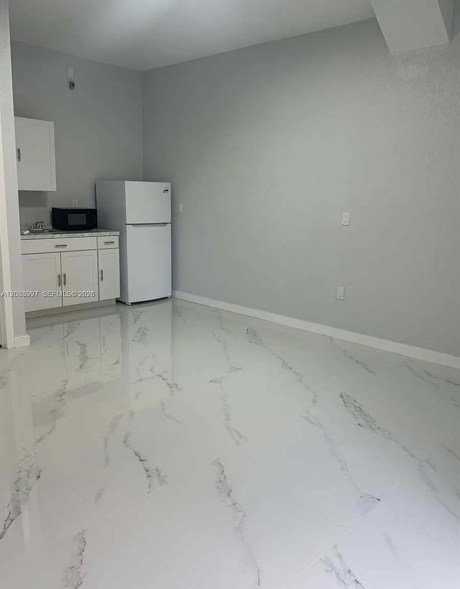 1 bed, 1.0 bath, $1,200 — Photo 2