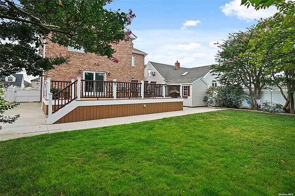 Sold by Century 21 Amiable Realty Group II Inc | media 74