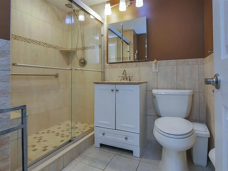 9400 Atlantic Ave #305 — Photo 16
