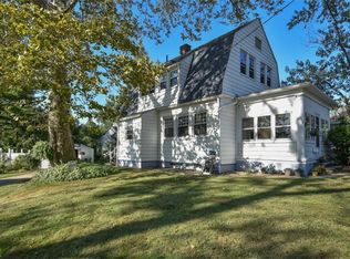 17817 Dillewood Rd, Cleveland, OH 44119