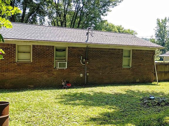 4th image of 634 Country Lane Dr