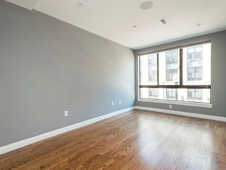 339 D St #5D — Photo 4