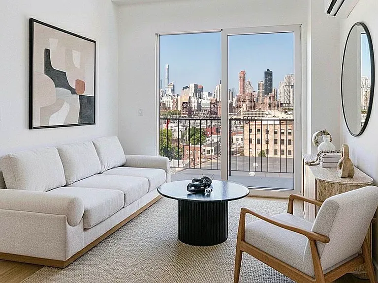 11-14 35th Ave #812 — Photo 2