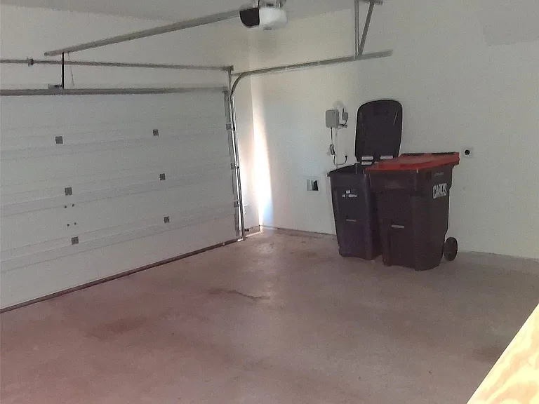 1020 Calhoun Dr — Photo 4