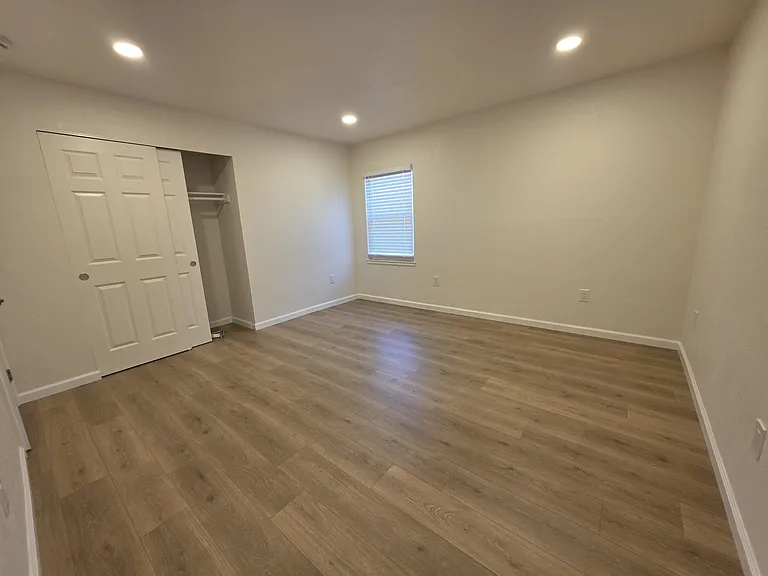 1086 Mersey Ave — Photo 30