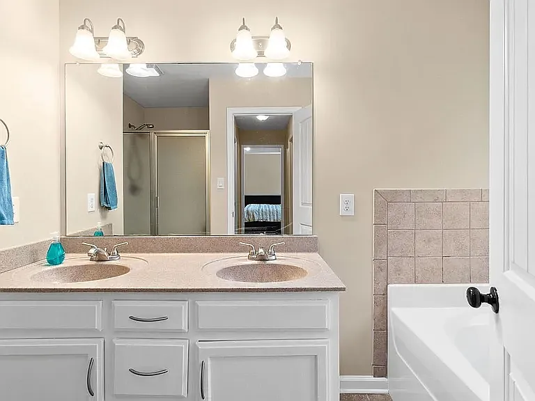 2231 Fairfax Dr — Photo 17
