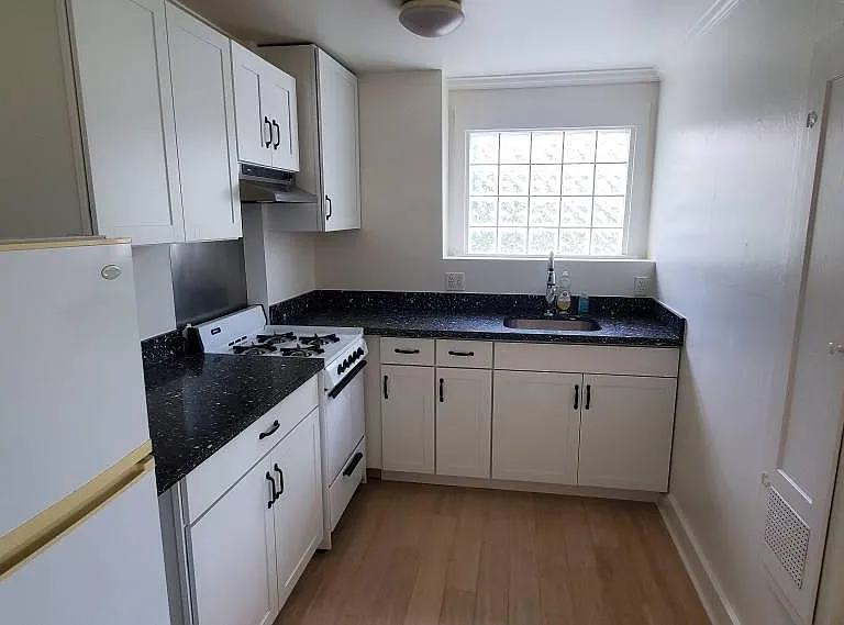 991 Innes Ave — Photo 3