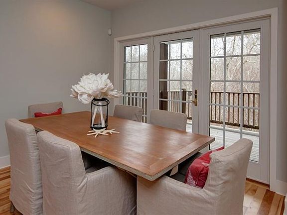 5th image of 545 Scudder Avenue #E