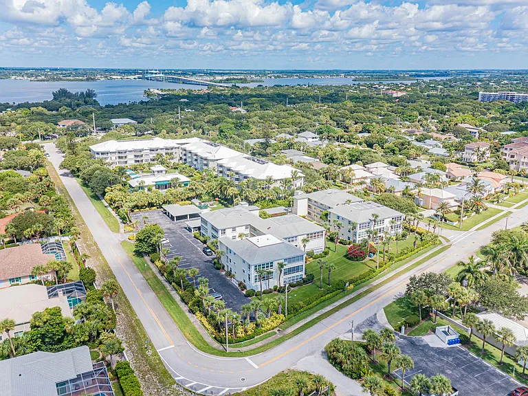 1441 Ocean Dr — Photo 45