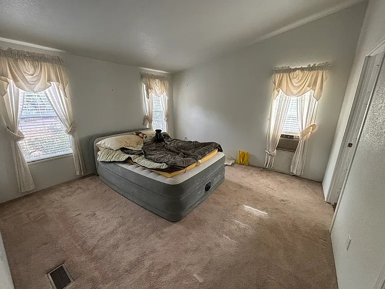 610 E Park Dr — Photo 13