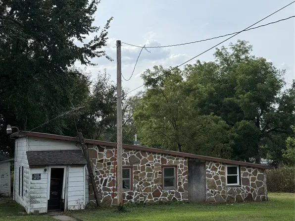 299 Hickory St, Newton, IA 50208