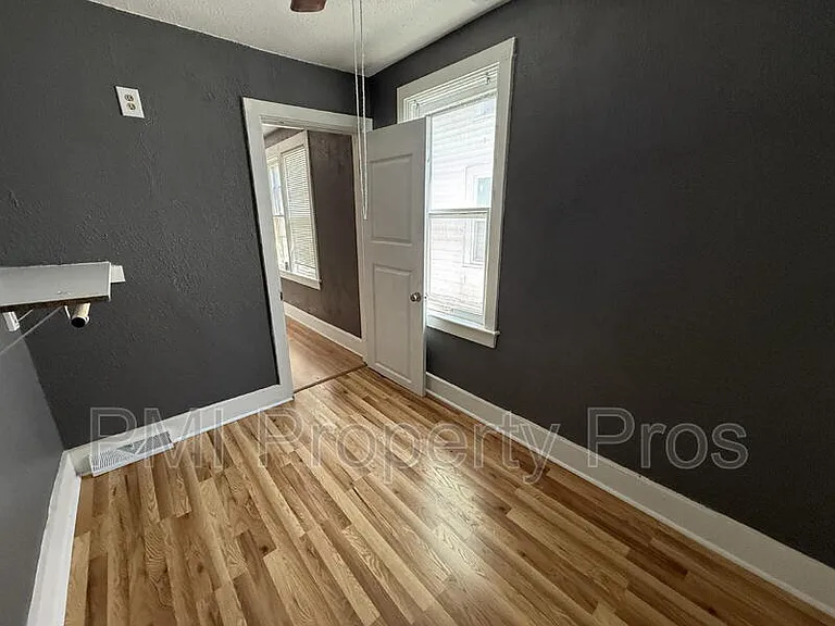 2630 N 24th St — Photo 17