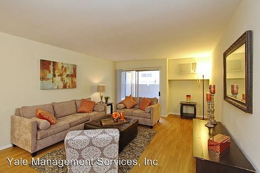 5th image of 18347 Collins St APT 35