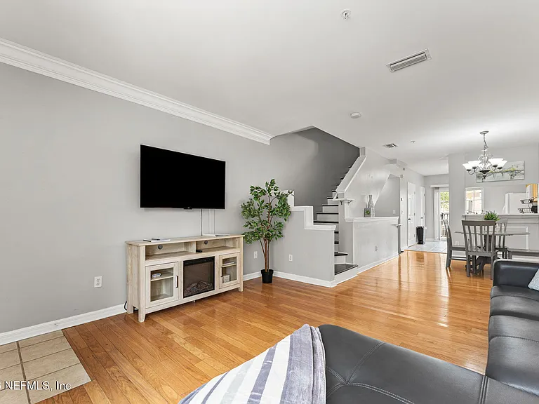 343 E Church St — Photo 3