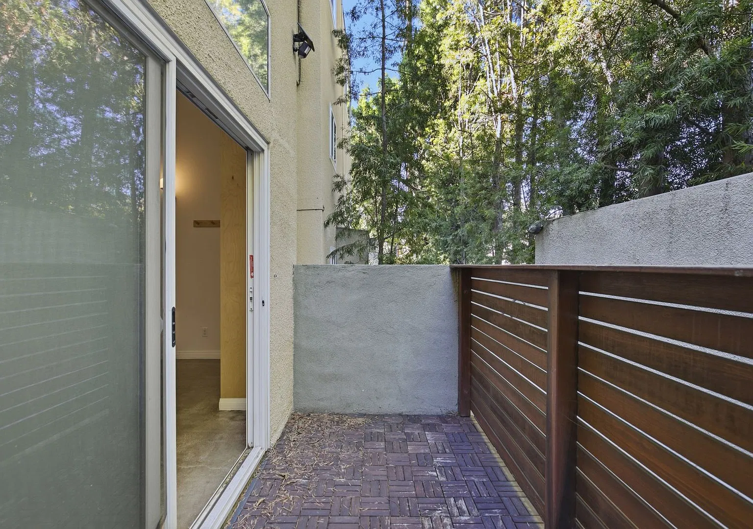 Beautiful modern two-story 2 Bed + 2.5 Bath Townhome + 2-car Garage — Photo 3