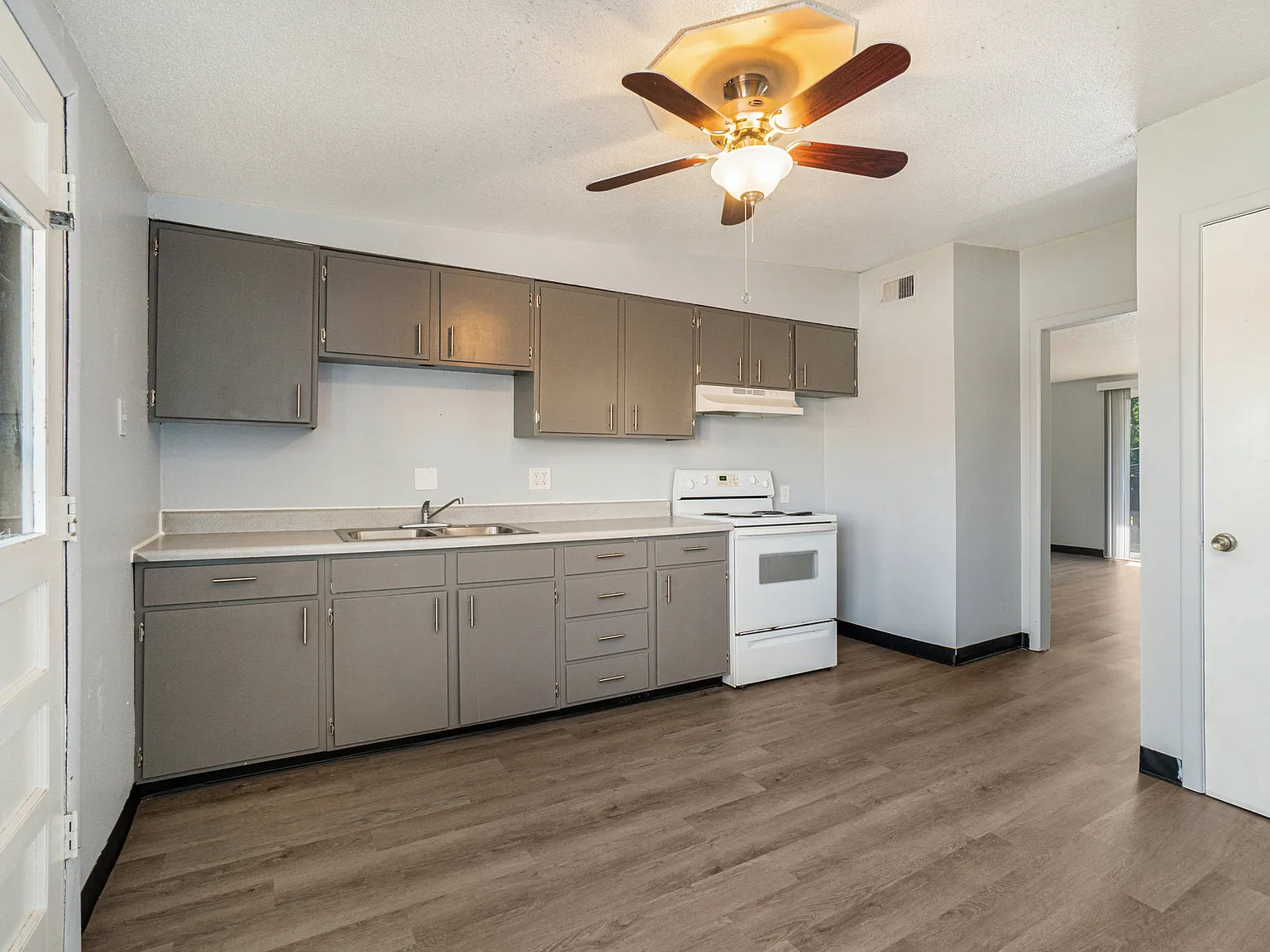 1 bed, $895 — Photo 2
