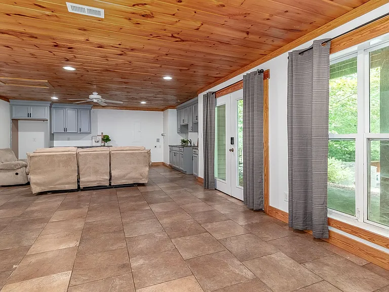438 Bristol Rd — Photo 12
