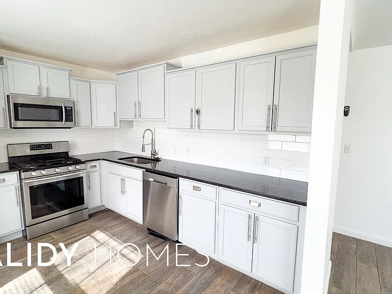 808 SE 13th St — Photo 10