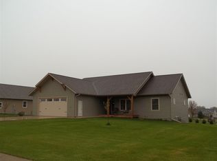 103 Ranchview Ct, Decorah, IA 52101