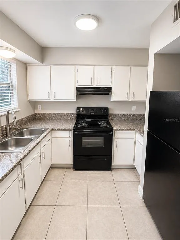 2 bed, 1.5 bath, 938 sqft, $1,379 — Photo 3