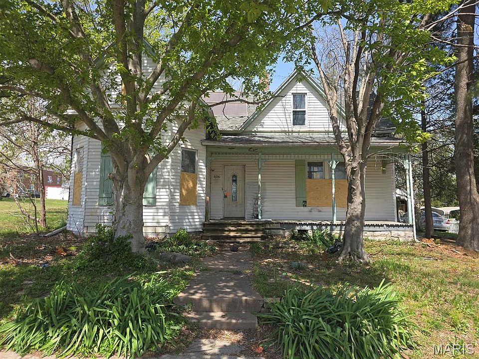 1st image of 616 W Adams St