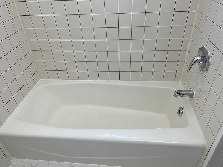 Full size soaking Kohler bathtub.