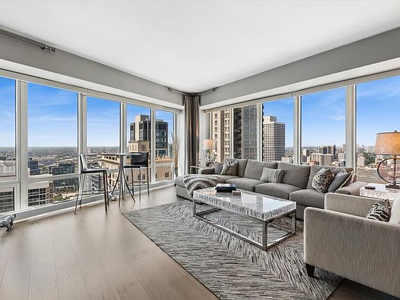 3rd image of 57 E Delaware Pl APT 3905