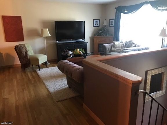 3rd image of 6 Carol Dr