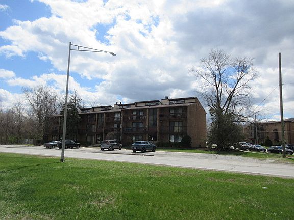 3rd image of 1867 Michigan City Rd APT 3W
