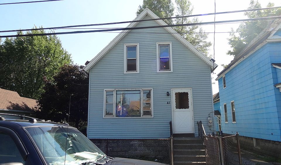 1st image of 41 Pembina St