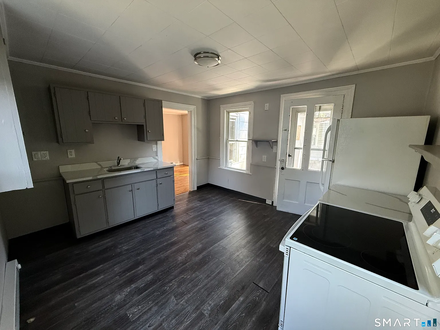1 bed, 1.0 bath, 950 sqft, $1,395 — Photo 2