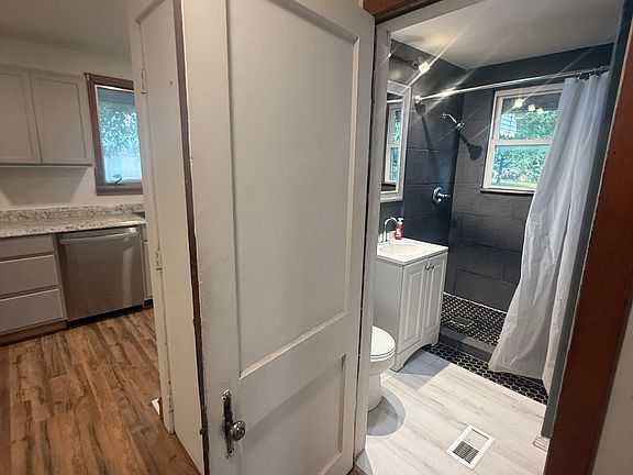 4th image of 536 N 15th St