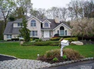 3 Sunflower Ct, Dix Hills, NY 11746