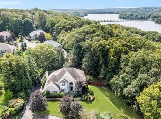 10 Chadwick Ct, Park Ridge, NJ 07656